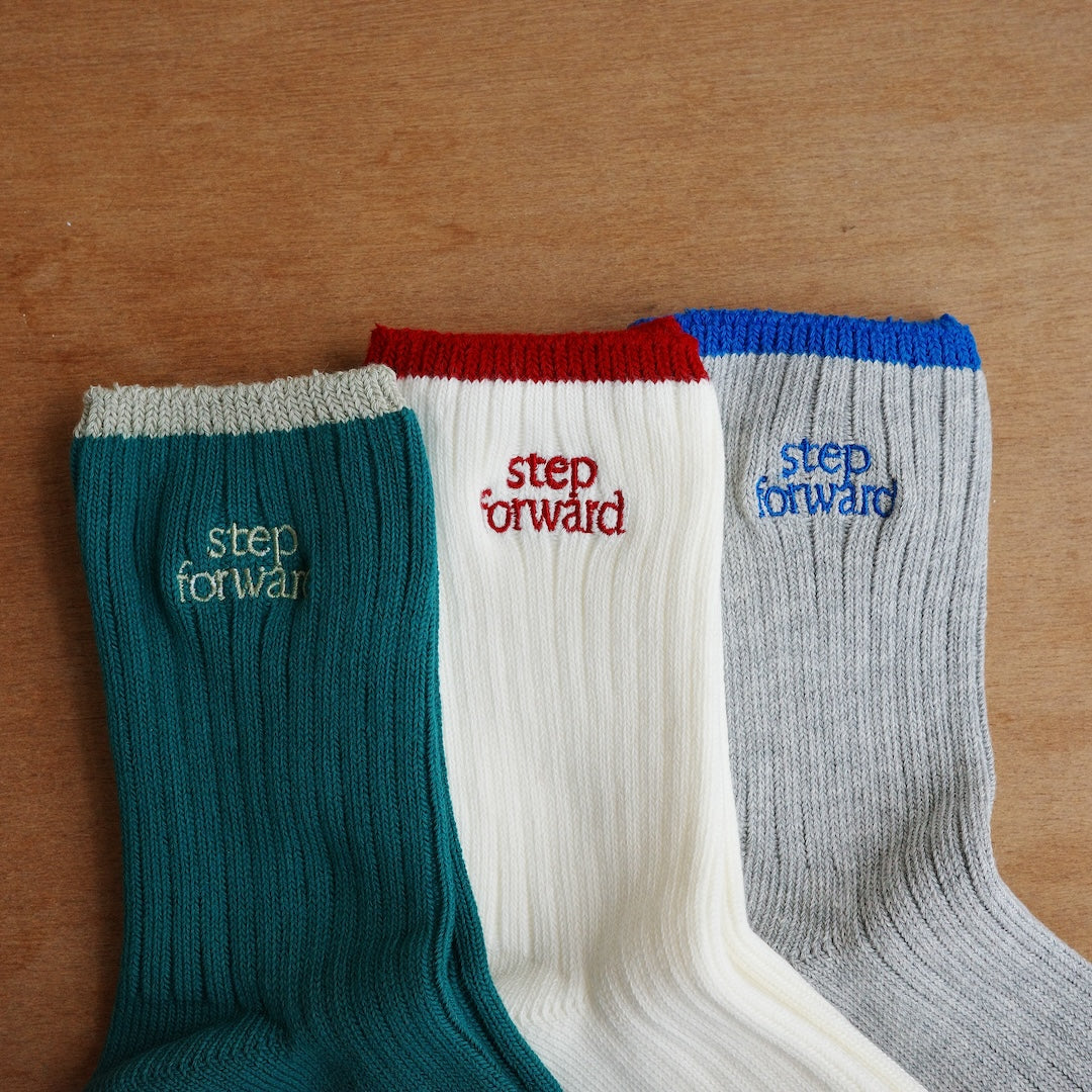 step forward 刺繡拼色粗針織女襪(三雙一組)