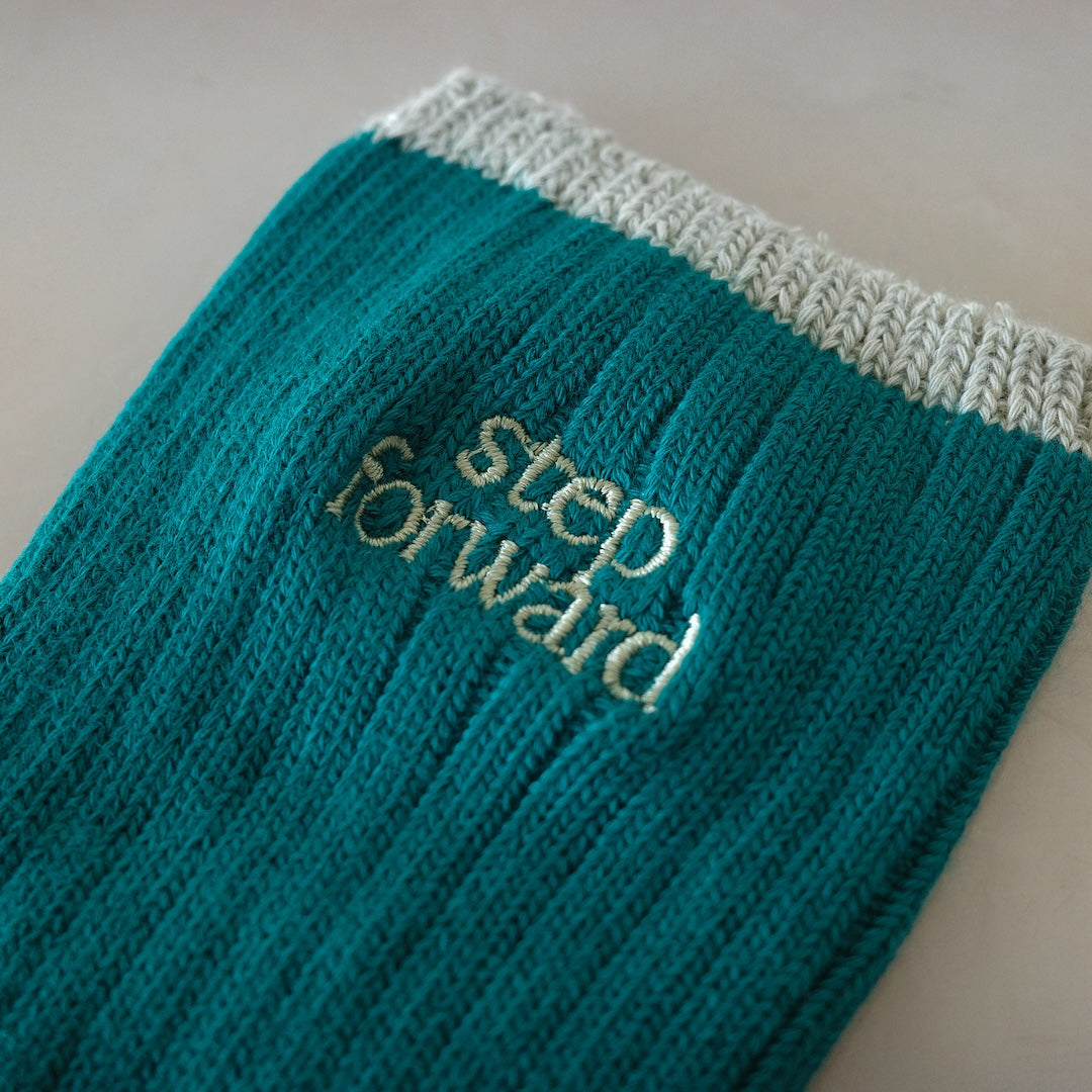 step forward 刺繡拼色粗針織女襪(三雙一組)