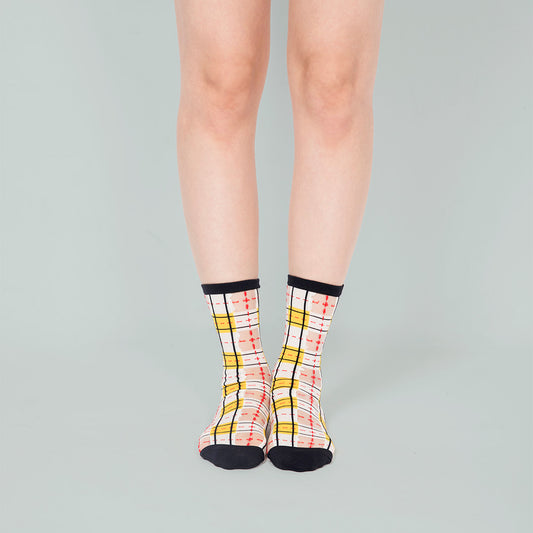 黑白格經典格紋透紗中筒女襪