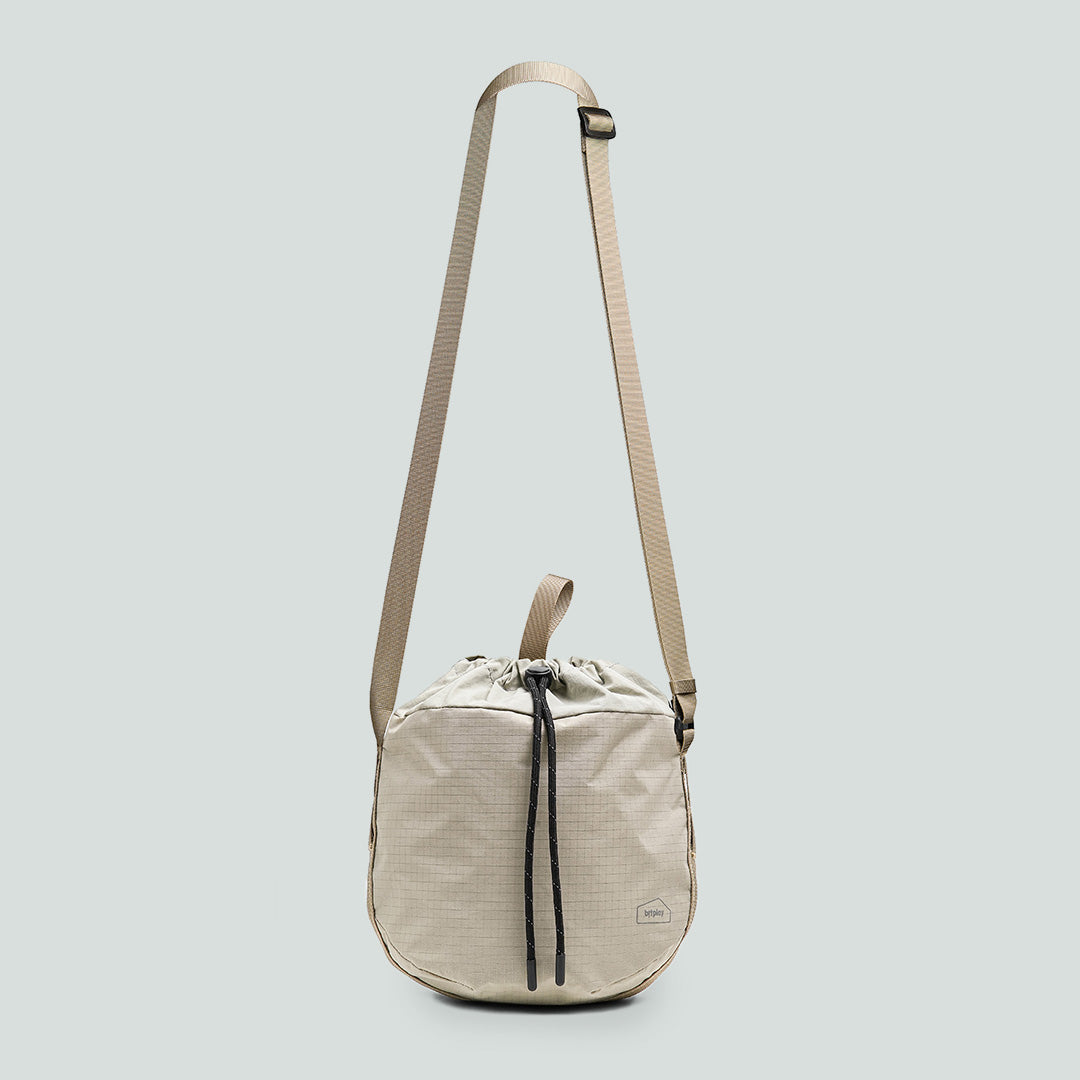 防潑水輕量束口小包（沙）