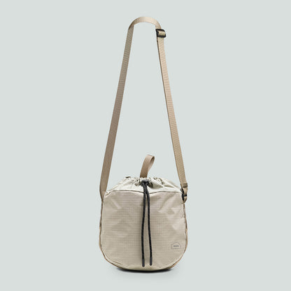 防潑水輕量束口小包（沙）