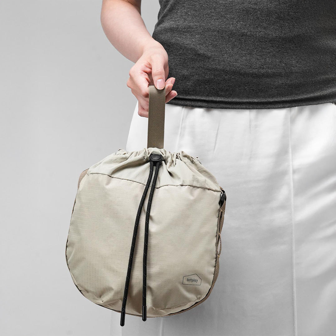 防潑水輕量束口小包（沙）