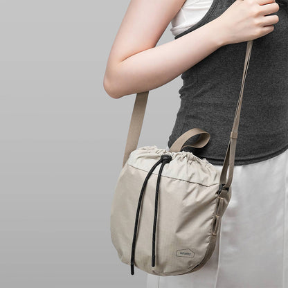 防潑水輕量束口小包（沙）