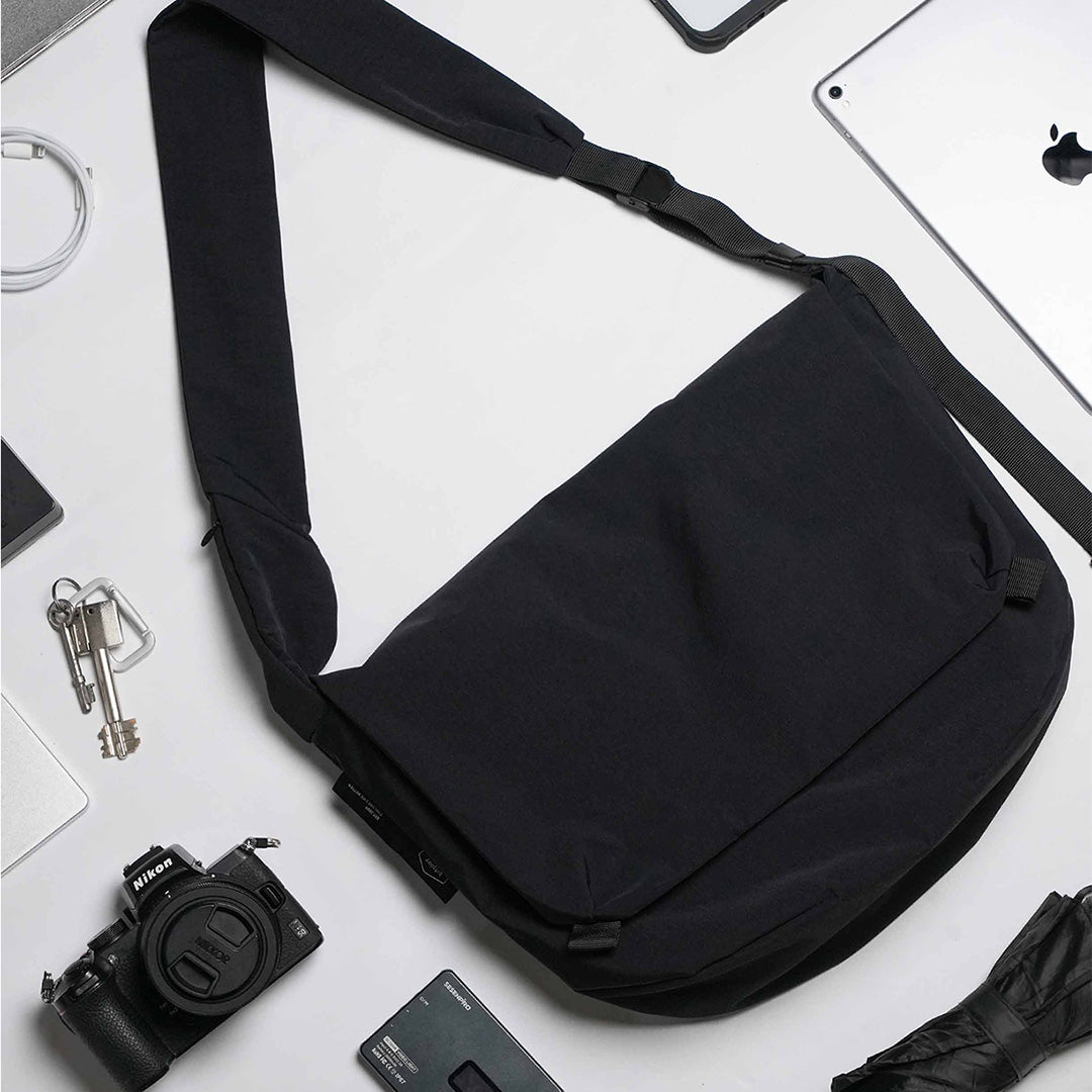 Essential  6.5L 隨行郵差包