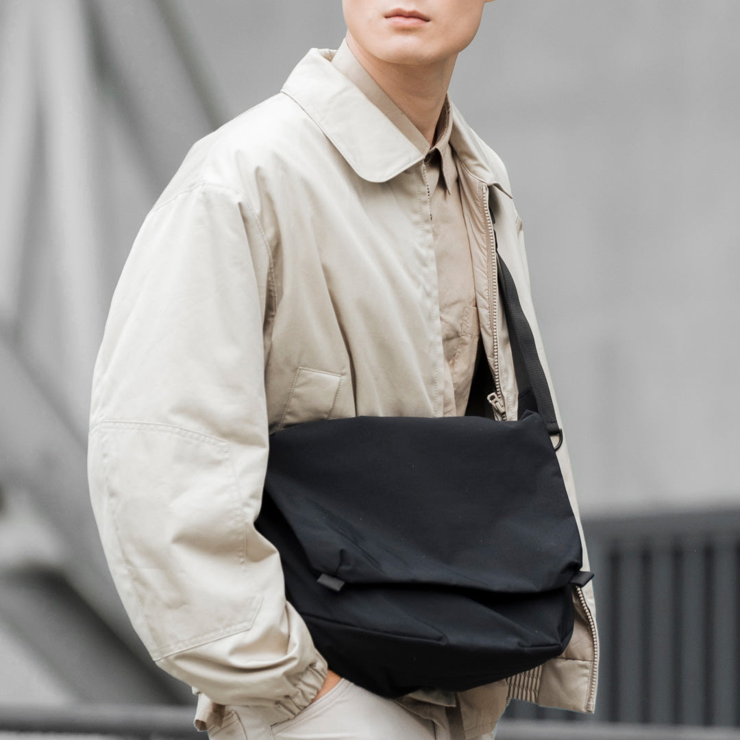 Essential  6.5L 隨行郵差包