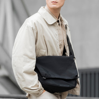 Essential  6.5L 隨行郵差包