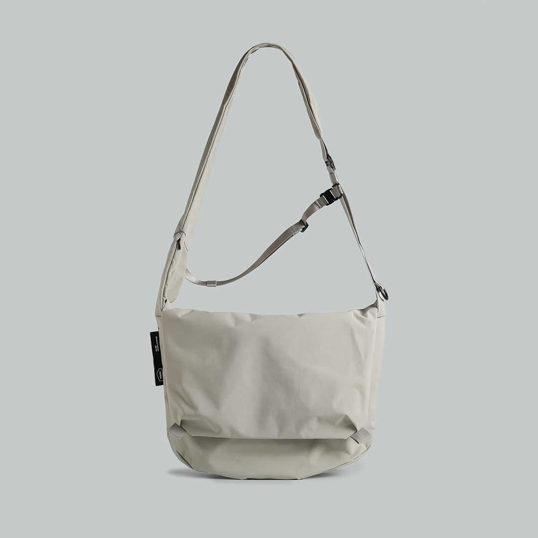 Essential  6.5L 隨行郵差包