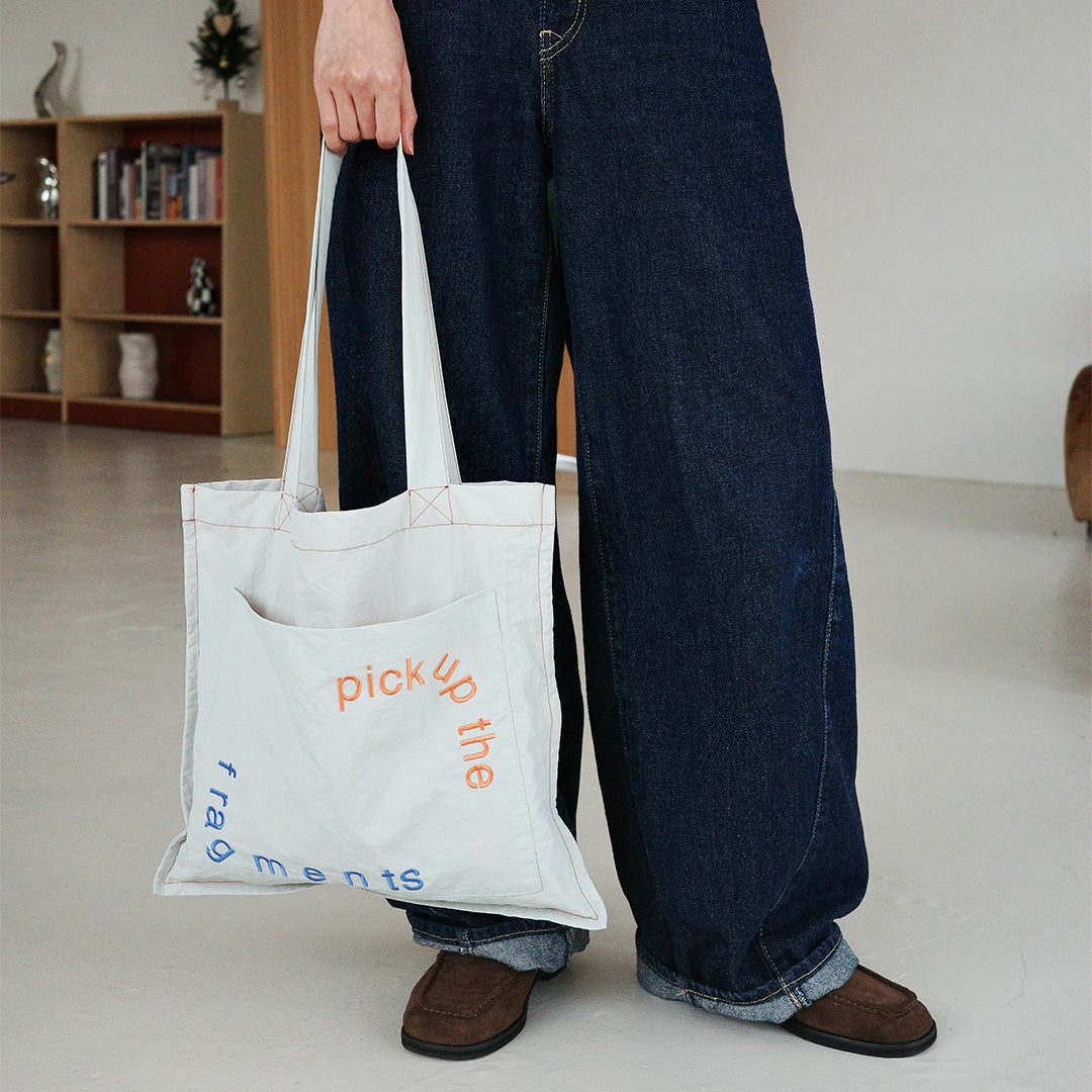 fragments 灰白刺繡購物袋