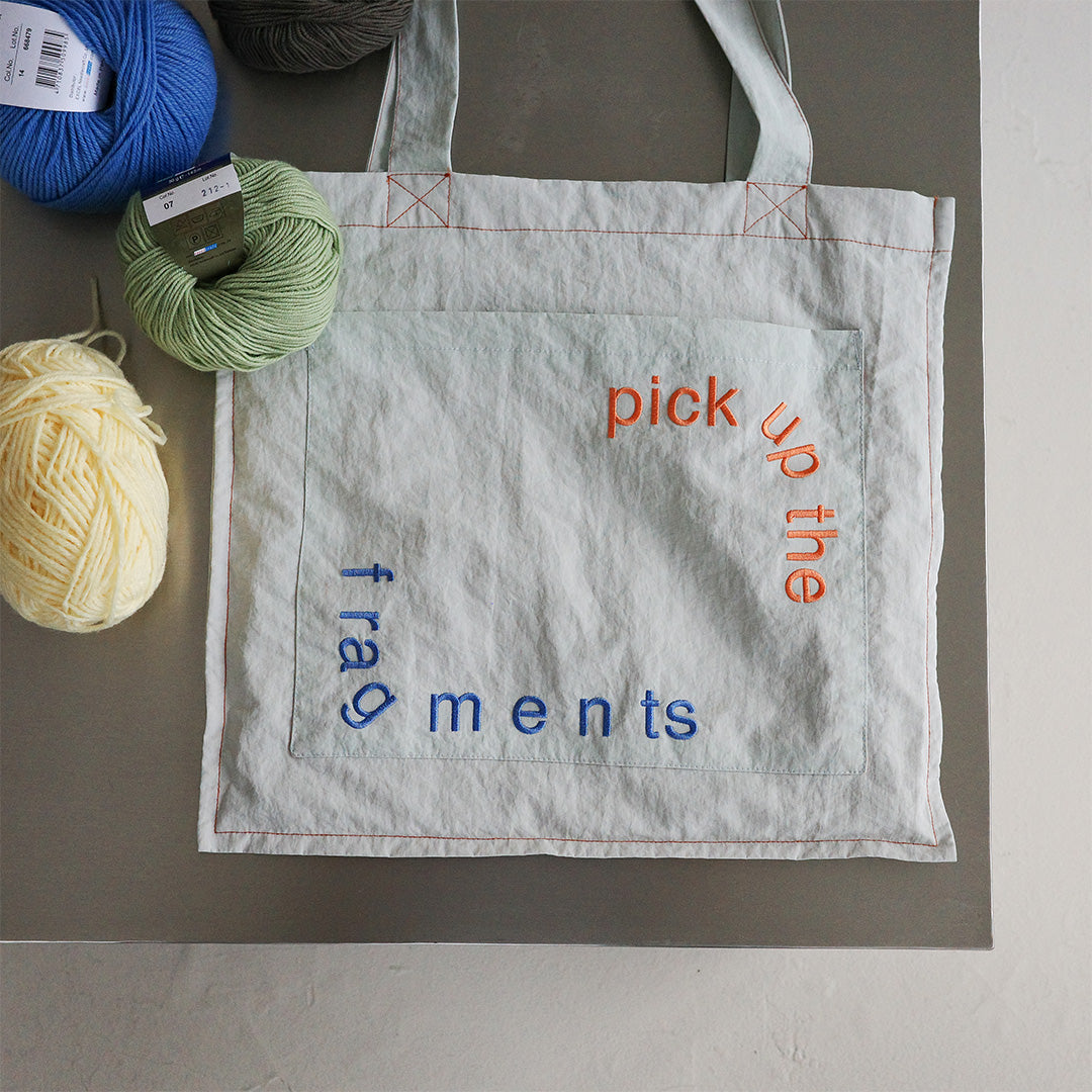 fragments 灰白刺繡購物袋