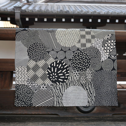 京都 手工型絵染  風呂敷（丸取小紋）