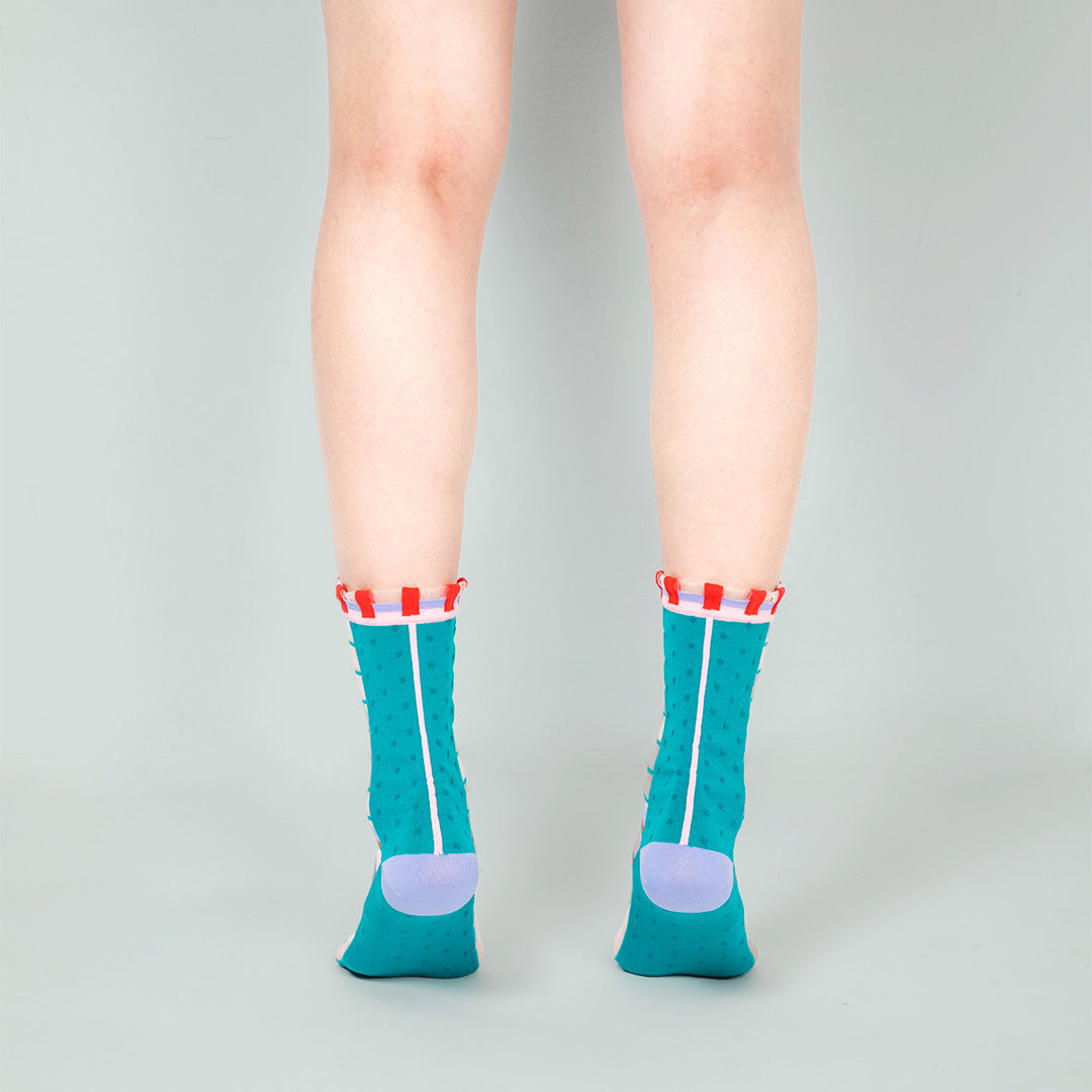 一抹綠點點格子透紗中筒女襪