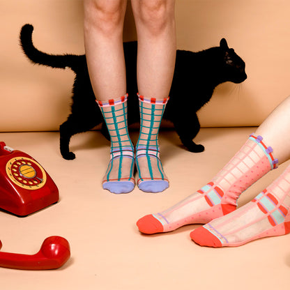 一抹綠點點格子透紗中筒女襪