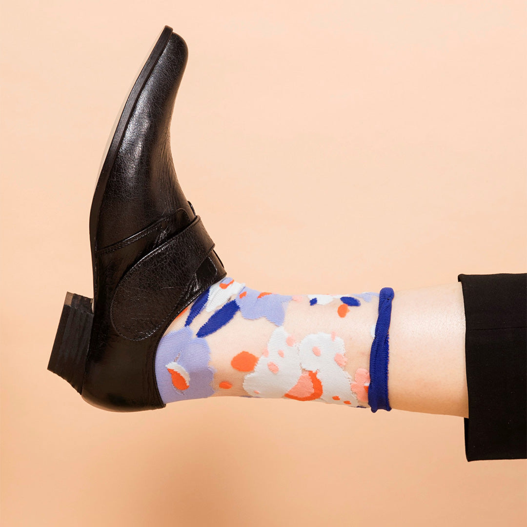 波斯藍小花透紗中筒女襪