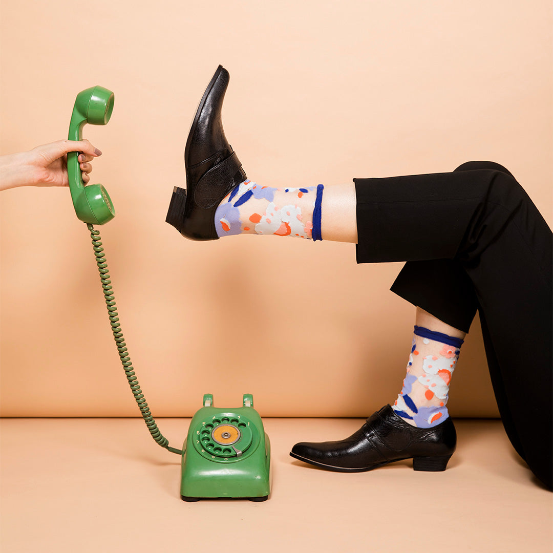 波斯藍小花透紗中筒女襪