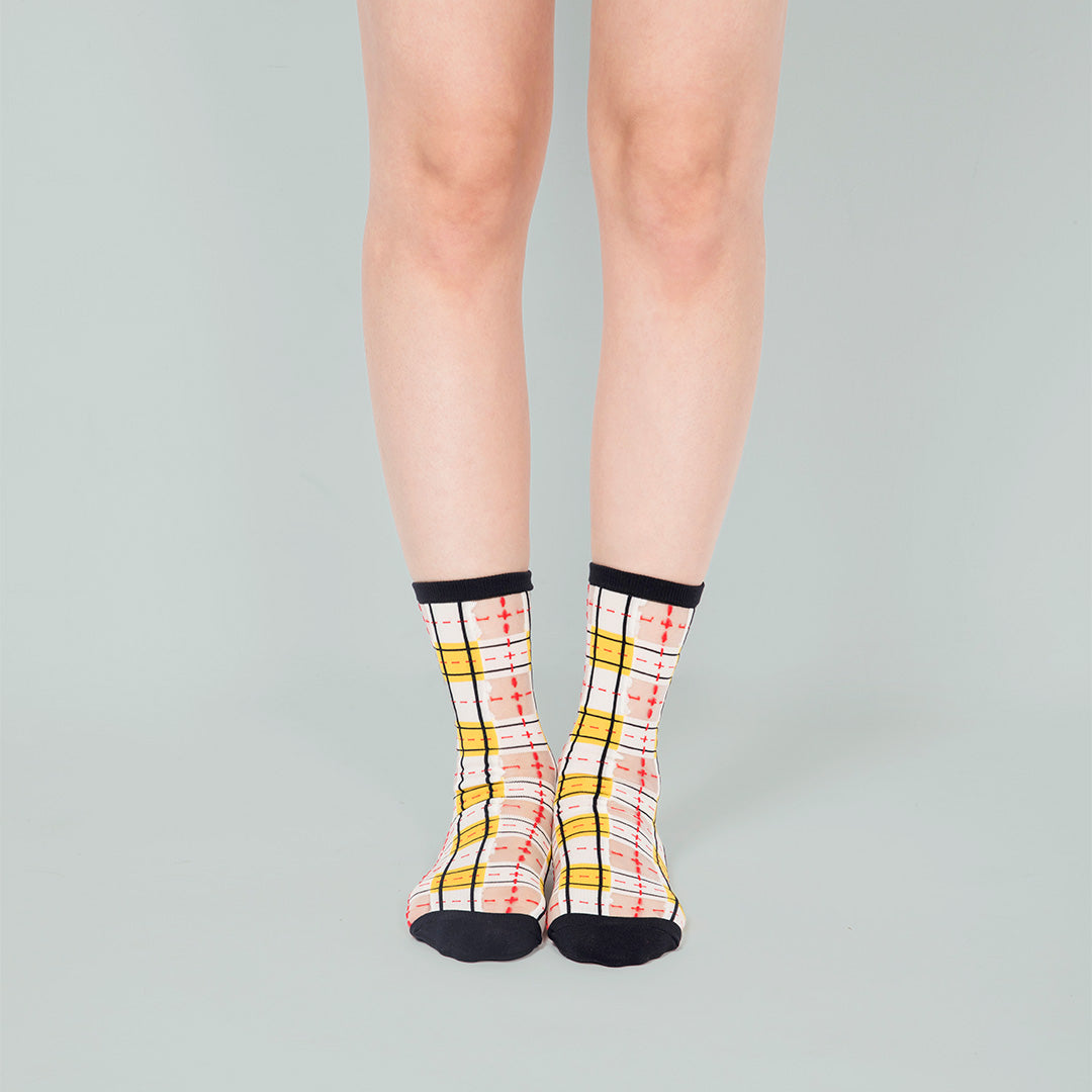 黑白格經典格紋透紗中筒女襪