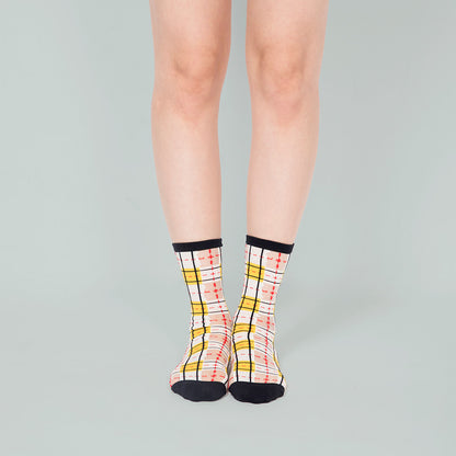 黑白格經典格紋透紗中筒女襪