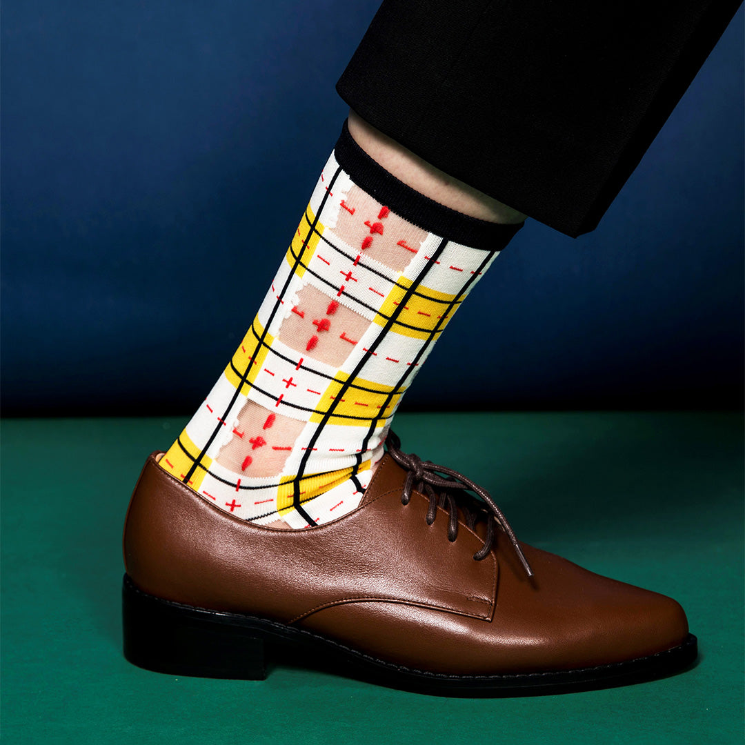 黑白格經典格紋透紗中筒女襪