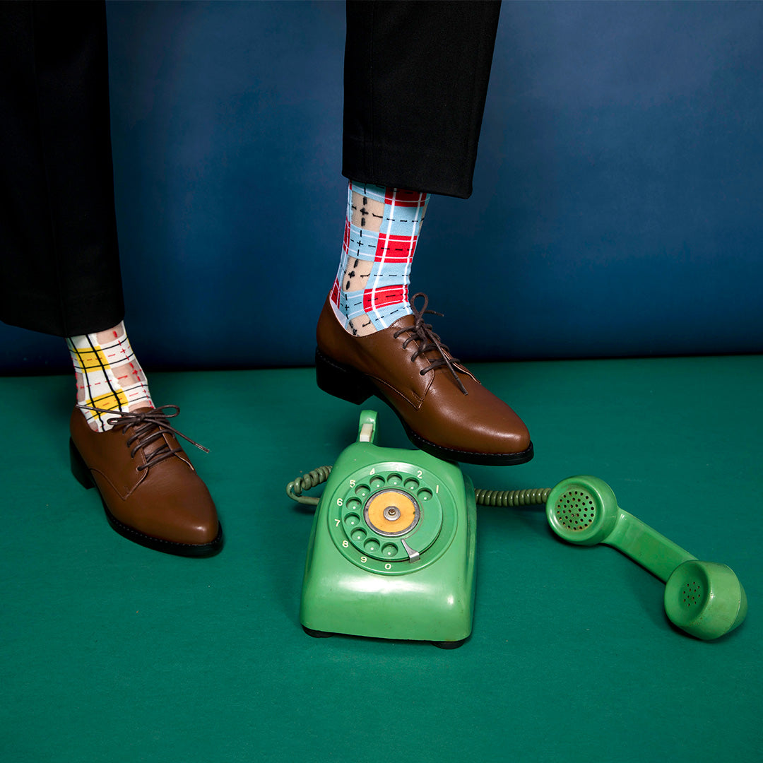 黑白格經典格紋透紗中筒女襪