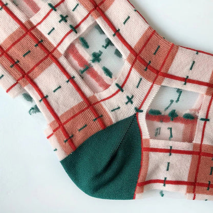 灰玫粉經典格紋透紗中筒女襪